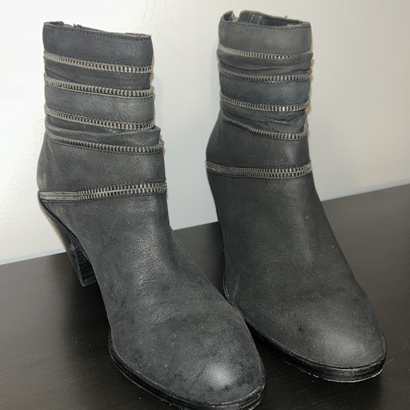 Eileen Fisher Zippered Design Heeled Boots 9 EUC Zips in back. Distressed Black - Picture 1 of 8
